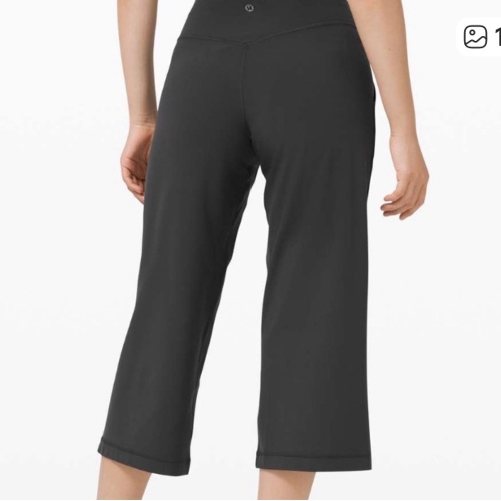 *Lululemon Wide leg Cropped Pants